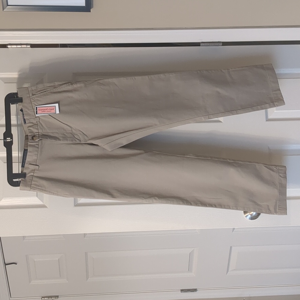 NWT. Vineyard Vines men's stretch breaker pant. 32X30. Khaki